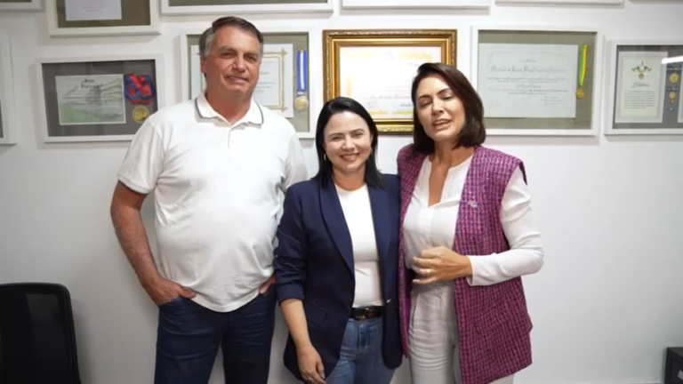 Bolsonaro e Michelle apoiam Maria Yvelônia para prefeita de Valparaíso