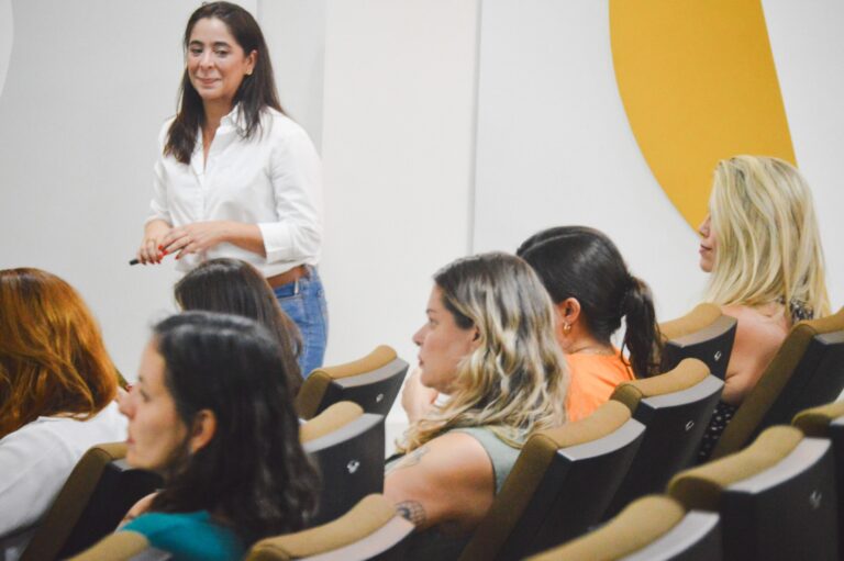Palestra para servidoras do GDF fala sobre amamentação e desenvolvimento infantil