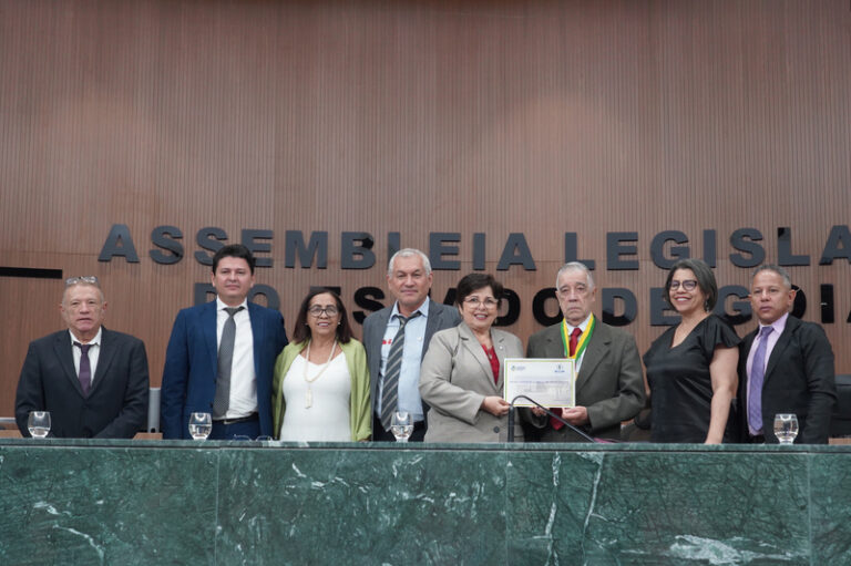 Parlamento goiano realizou nesta 2ª-feira, 23, sessão solene em homenagem ao Dia dos Profissionais da Educação