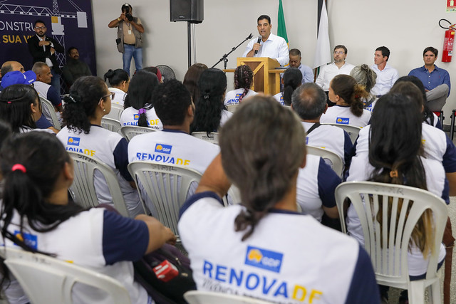 16/10/2024 - Trezentos alunos do RenovaDF iniciam estágio remunerado em empresas da construção civil