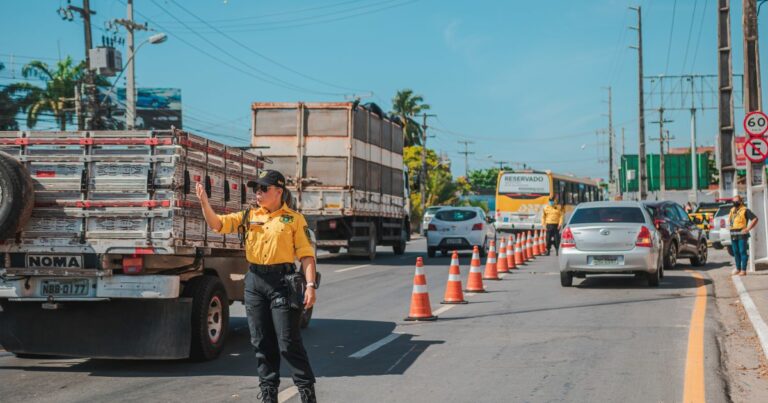 Obra em rede elétrica modifica trânsito da Avenida Gustavo Paiva