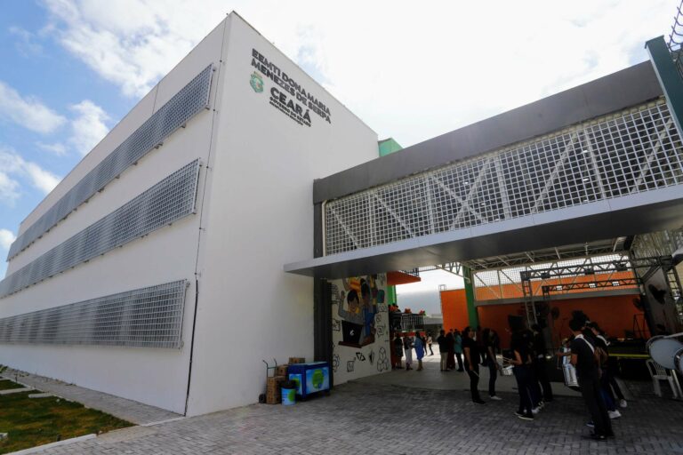 Inaugurada no bairro Vila Velha, nova escola amplia ensino integral e oferece mais oportunidades para jovens de Fortaleza
