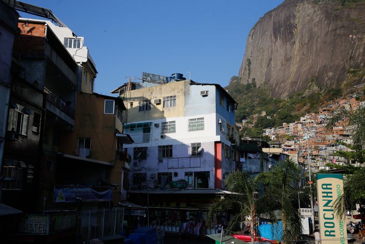 Rio de Janeiro - Comunidade da Rocinha, após confrontos entre grupos de traficantes rivais pelo controle de pontos de venda de drogas (Fernando Frazão/Agência Brasil)