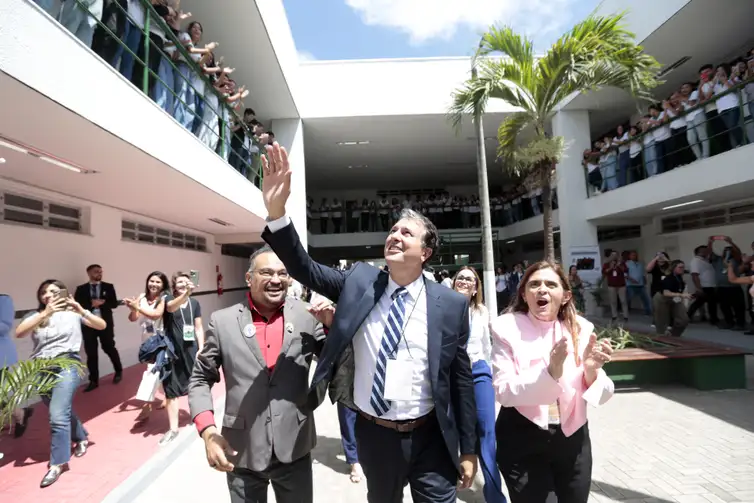 Fortaleza (CE), 31/10/2024 - Ministro da Educação Camilo Santana durante visita à Escola Estadual de Educação Profissional Jaime Alencar de Oliveira. Foto: Ângelo Miguel/MEC