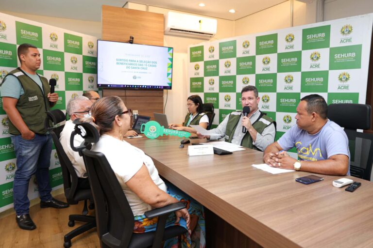 Com transmissão ao vivo, governo sorteia moradores para 15 unidades habitacionais em Rio Branco