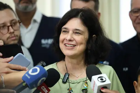 Rio de Janeiro (RJ), 17/01/2025 – A ministra da Saúde, Nísia Trindade fala após visita ao Hospital Federal de Bonsucesso, na zona norte do Rio de Janeiro. Foto: Tomaz Silva/Agência Brasil