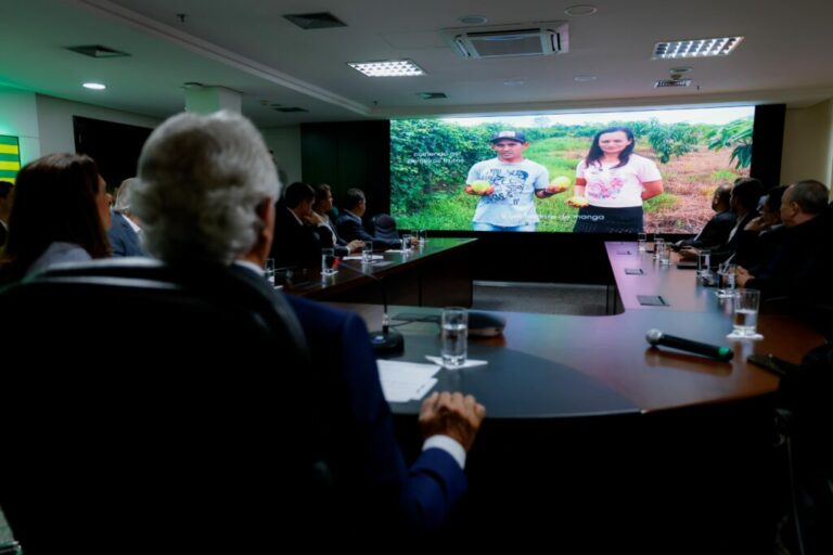 Governo reforça Projeto de Fruticultura do Vão do Paranã