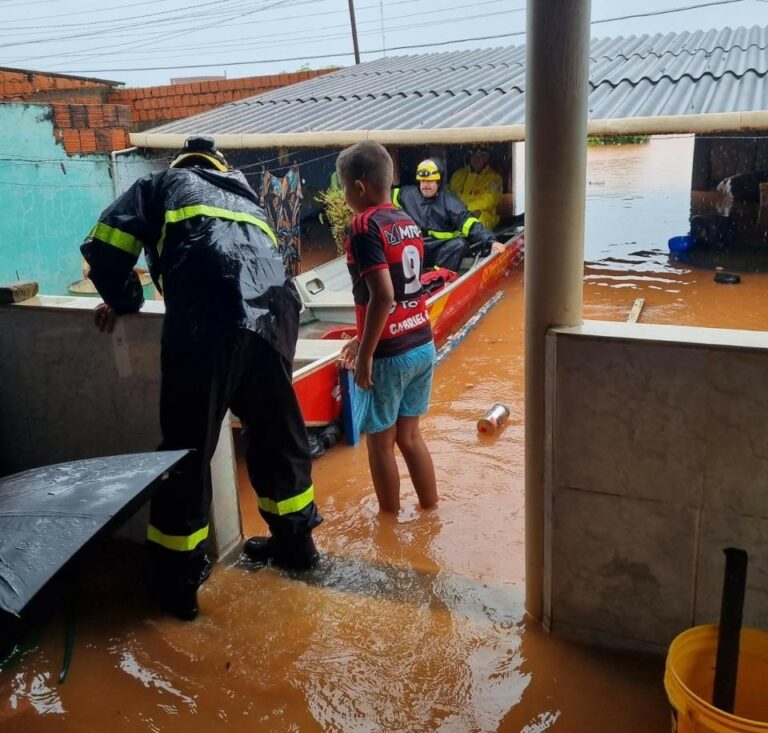 Goiás Alerta e Solidário intensifica trabalho de resgate em meio às fortes chuvas
