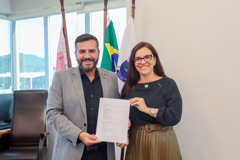 Detran|ES e TRT-ES assinam convênio para a realização de leilões de veículos