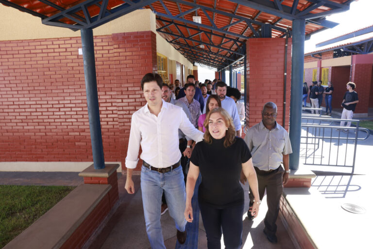 Inauguração de colégio em Alexânia marca volta às aulas