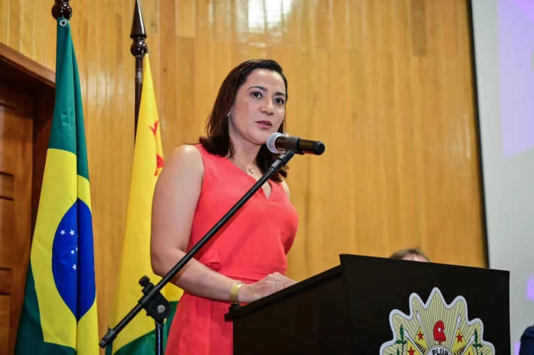 Vice-governadora Mailza Assis celebra reconhecimento pela melhoria da integração das pessoas migrantes com recebimento do Selo MigraCidades