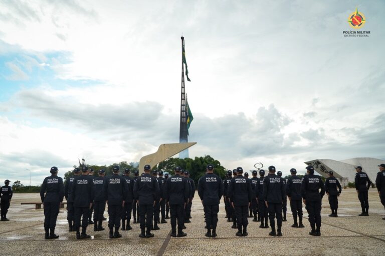 PMDF conduz Cerimônia de Troca da Bandeira Nacional