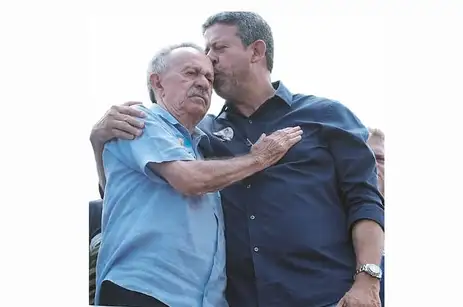 Brasília (DF), 14/01/2025 - Presidente da Câmara dos Deputados Arthur Lira com o pai Benedito Lira. Foto: oficialarthurlira/Instagram