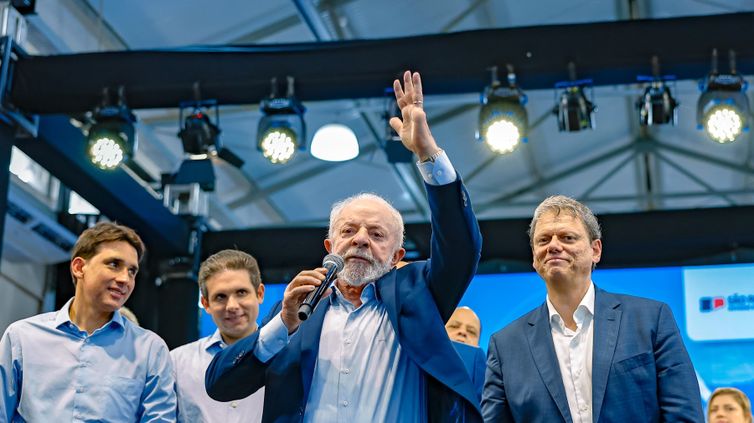 Presidente da República, Luiz Inácio Lula da Silva, durante cerimônia de Lançamento do Edital de Concessão do Túnel Submerso Santos-Guarujá. Parque Valongo, Armazém 4, Santos - SP.

Foto: Ricardo Stuckert / PR