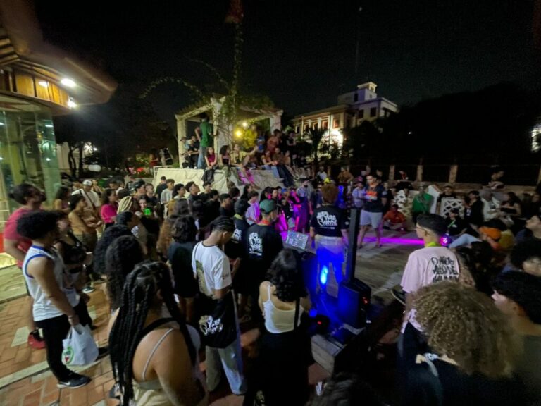 Com apoio do Estado, projeto ‘Poesia que Escurece’ capacita jovens do Acre em escrita criativa e produção de zines