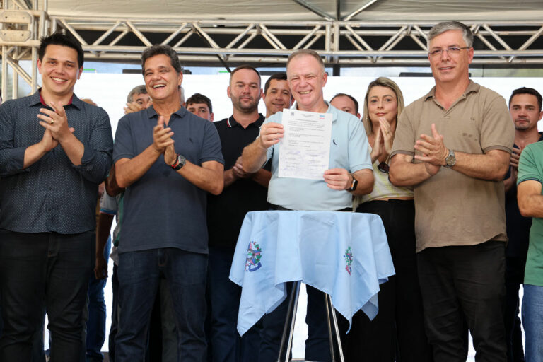 Governo entrega obra de calçamento rural e anuncia novos investimentos em Castelo