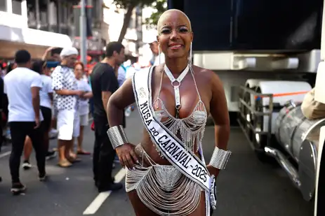 Rio de Janeiro (RJ), 01/03/2025 - A musa do carnaval, Elaine BR, participa do 106º desfile do Cordão da Bola Preta, no centro da cidade. Foto: Tânia Rêgo/Agência Brasil