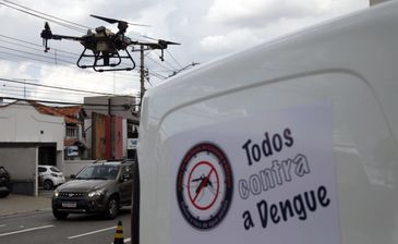 São Paulo (SP) 05/03/2024 - Agentes de saude da cidade de São Paulo em ação com drone em prédios abandonados, à procura de focos do mosquito transmissor. Foto: Paulo Pinto/Agência Brasil