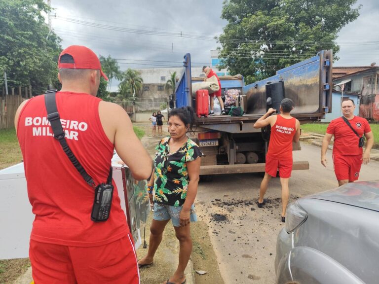 Em ação conjunta, equipes do governo se mobilizam para socorrer primeiras famílias afetadas pela cheia do rio Acre