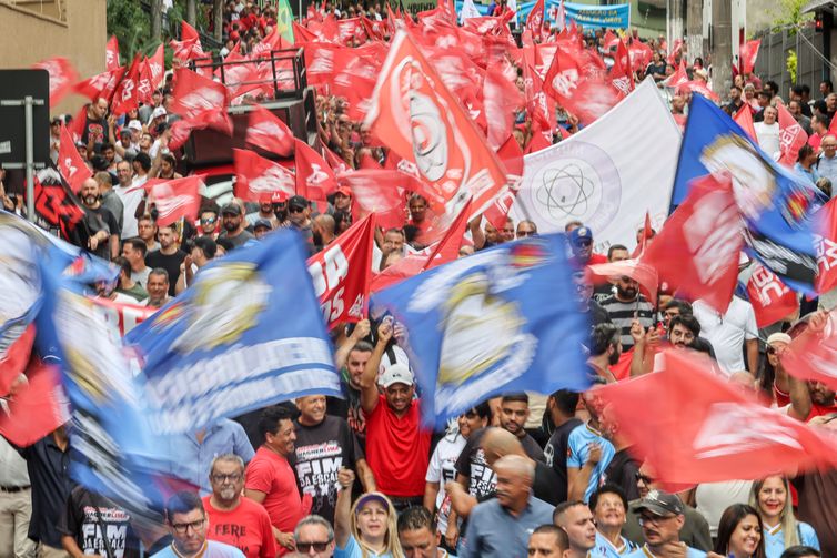 São Bernardo do Campo (SP), 14/03/2025 - Metalúrgicos do ABC fazem ato junto com movimentos sociais da região com o intuito de chamar a atenção da população e pressionar o Congresso Nacional para a votação de medidas que influenciam diretamente a vida da classe trabalhadora.
Foto: Paulo Pinto/Agência Brasil