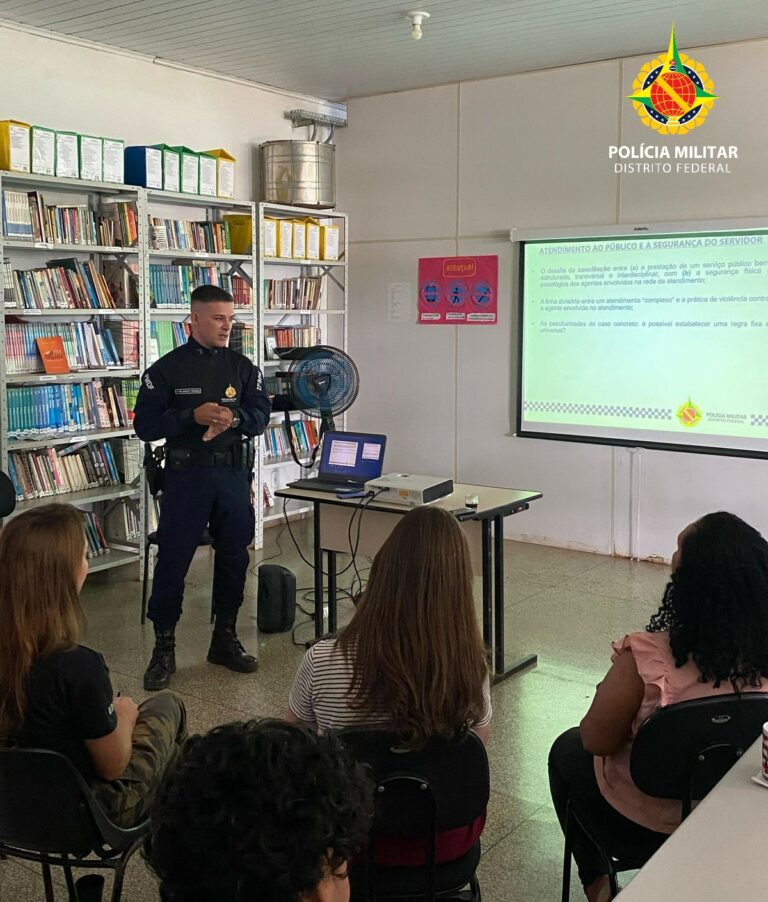 POLICIAIS DO 27º BPM MINISTRAM PALESTRA SOBRE “PROCEDIMENTOS DE SEGURANÇA E AGRESSOR ATIVO” A SERVIDORES DO SISTEMA SOCIOEDUCATIVO DO DISTRITO FEDERAL NO RECANTO DAS EMAS