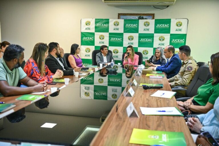 Governo se reúne com instituições para viabilizar simplificação de abertura de empresas no Acre
