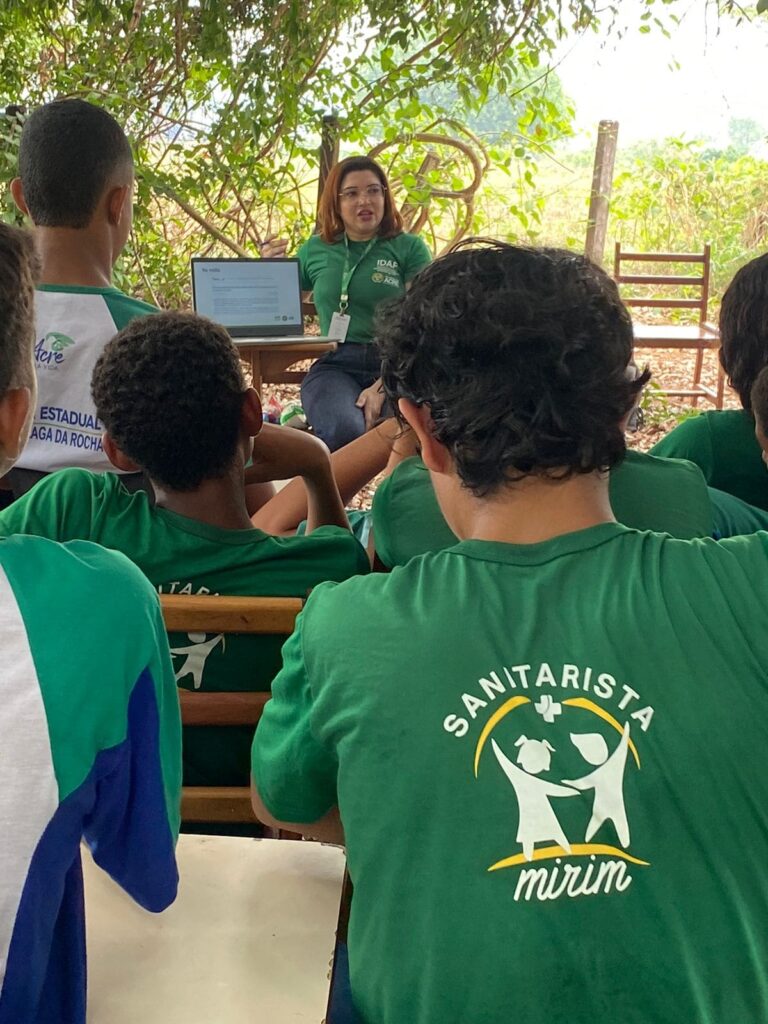 Projeto Sanitarista Mirim leva conhecimento agropecuário e saúde pública para estudantes no Acre