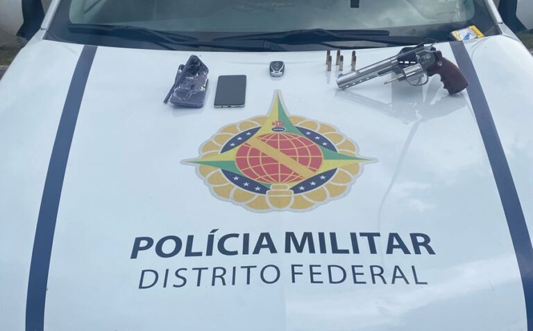 Homem rouba carro em Taguatinga, causa acidente e é preso pela PMDF