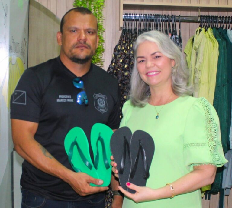 Iapen realiza doação de chinelos para projeto Closet Social da Delegacia da Mulher