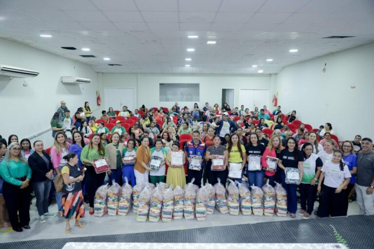 Estado entrega centenas de cestas básicas e kits de vestuário social a famílias de Pessoas com Deficiência