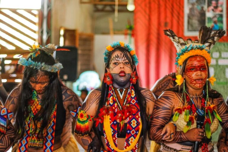 Aldeia Puyanawa celebra o Dia dos Povos Indígenas mostrando a sua cultura ancestral 