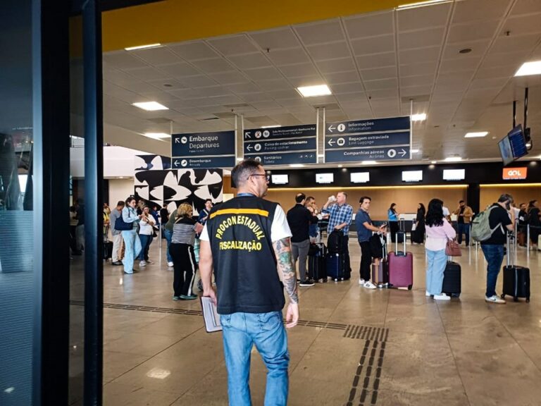 Procon-ES apura falhas e notifica responsáveis por transtornos a passageiros no Aeroporto de Vitória