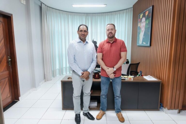 Secretaria de Turismo e Empreendedorismo recebe Prefeitura de Marechal Thaumaturgo e fortalece parceria com município