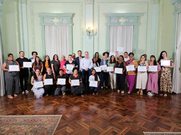 Agentes do Lugares de Ler e pontos de leitura recebem certificação em solenidade no Palácio Anchieta