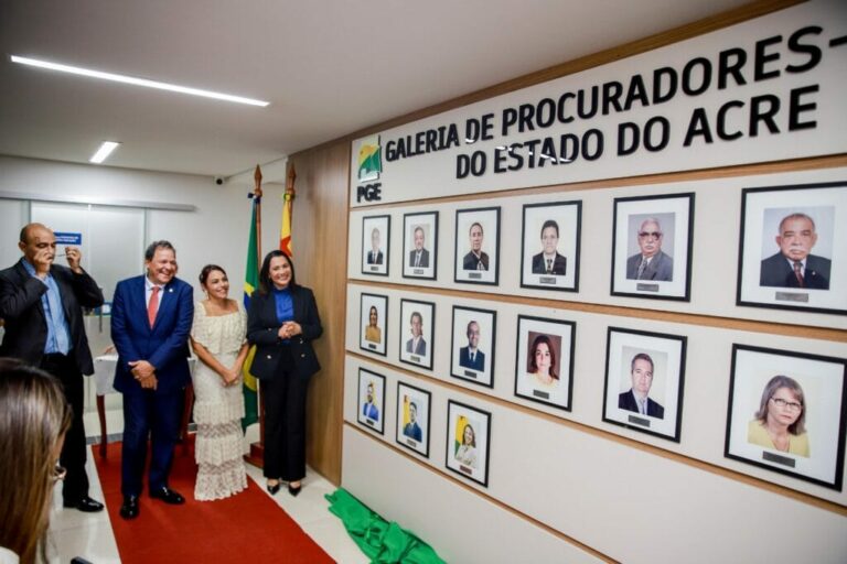 Com a presença da vice-governadora Mailza, PGE inaugura galeria de ex-procuradores do Estado