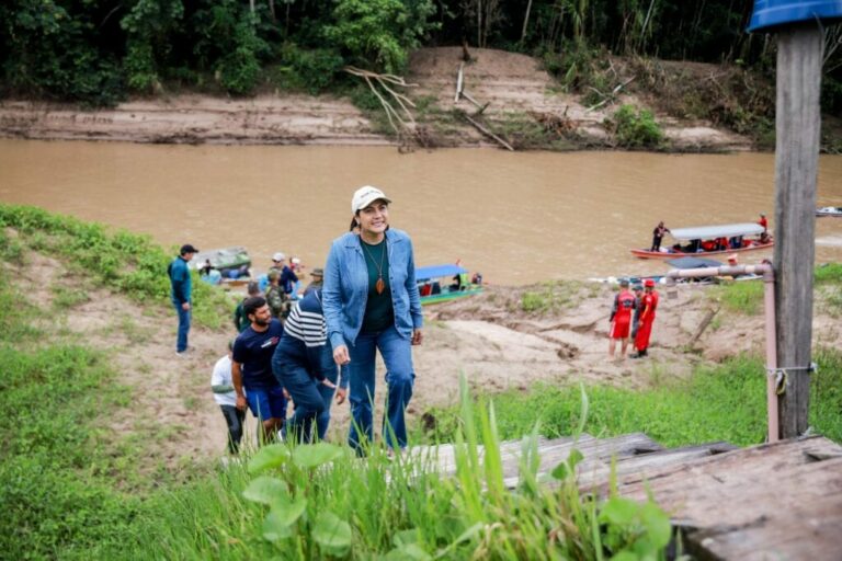 Vice-governadora realiza caminhada em defesa da criança e inaugura quadra de esportes na Vila Restauração