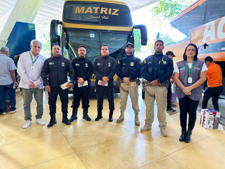 Ageac e Polícia Rodoviária Federal realizam ação educativa pelo Maio Amarelo no transporte intermunicipal