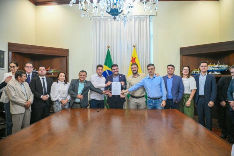 Governador Gladson Camelí sanciona lei que institui o Dia Estadual de Valorização do Sesc e Senac no Acre