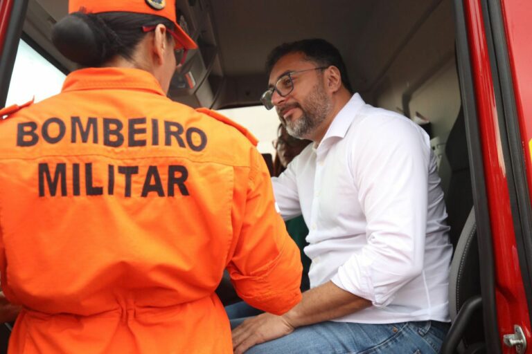 Governador Wilson Lima entrega drones que despejam água e viaturas de grande porte aos Bombeiros destinadas ao interior do Amazonas
