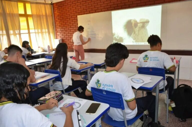 Governo convoca mais 631 aprovados no concurso para professor PIII