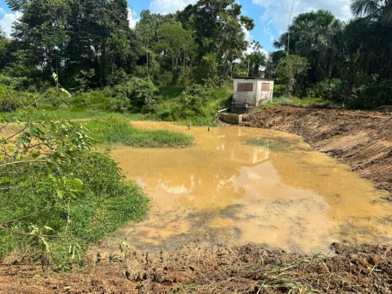 Saneacre esclarece a moradores de Xapuri sobre racionamento de água em bairros abastecidos pelo Igarapé Fura