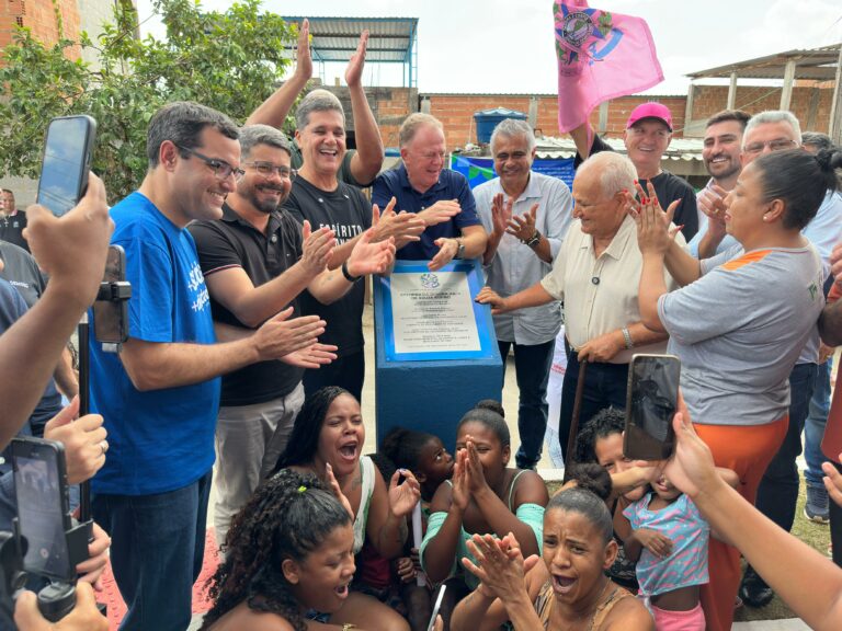 Governo do Estado inaugura reforma de quadra em Cachoeiro de Itapemirim