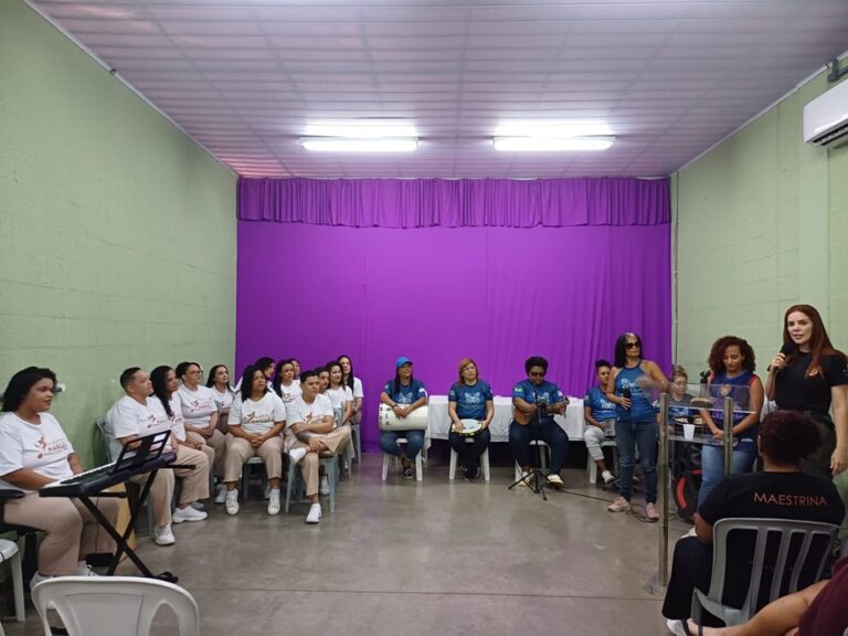 Encontro entre grupos promove transformação social por meio da música em unidade prisional feminina