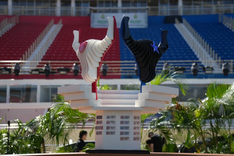 Festival de Parintins 2025: Troféu ‘Sincretismo Cultural’ celebra união dos bois de Parintins