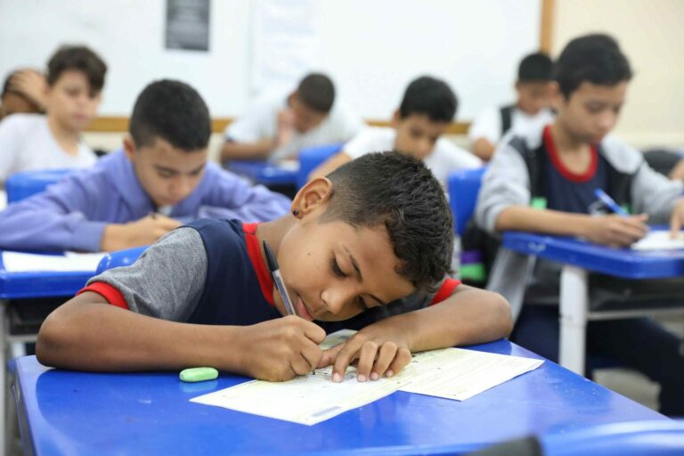 Mais de 537 mil alunos do Amazonas realizam 1ª fase da Olimpíada Brasileira de Matemática nesta terça-feira