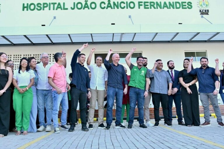 Governador entrega primeira etapa da reforma e ampliação do Hospital João Câncio Fernandes, que beneficia moradores da regional do Purus