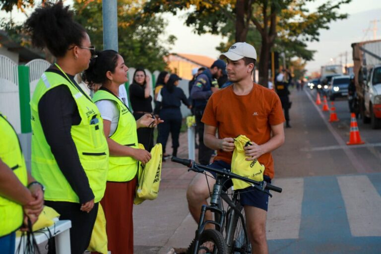 Acre encerra ações do Maio Amarelo 2025 com distribuição de kits para ciclistas