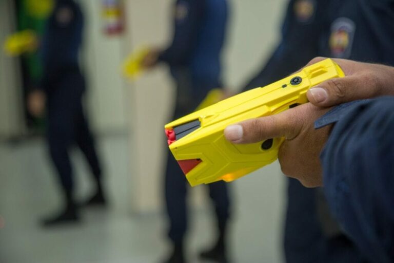 Sejusp capacita policiais militares do Acre para uso de Taser
