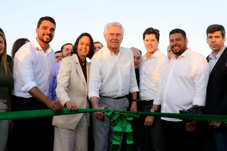 Inaugurados viaduto e Centro de Apoio ao Romeiro em Trindade