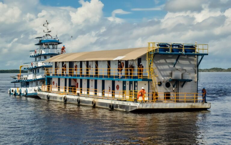 Operação Cheia 2025: Governo do Amazonas envia Balsa Hospital e Barco São João para apoiar ações de saúde em Anamã